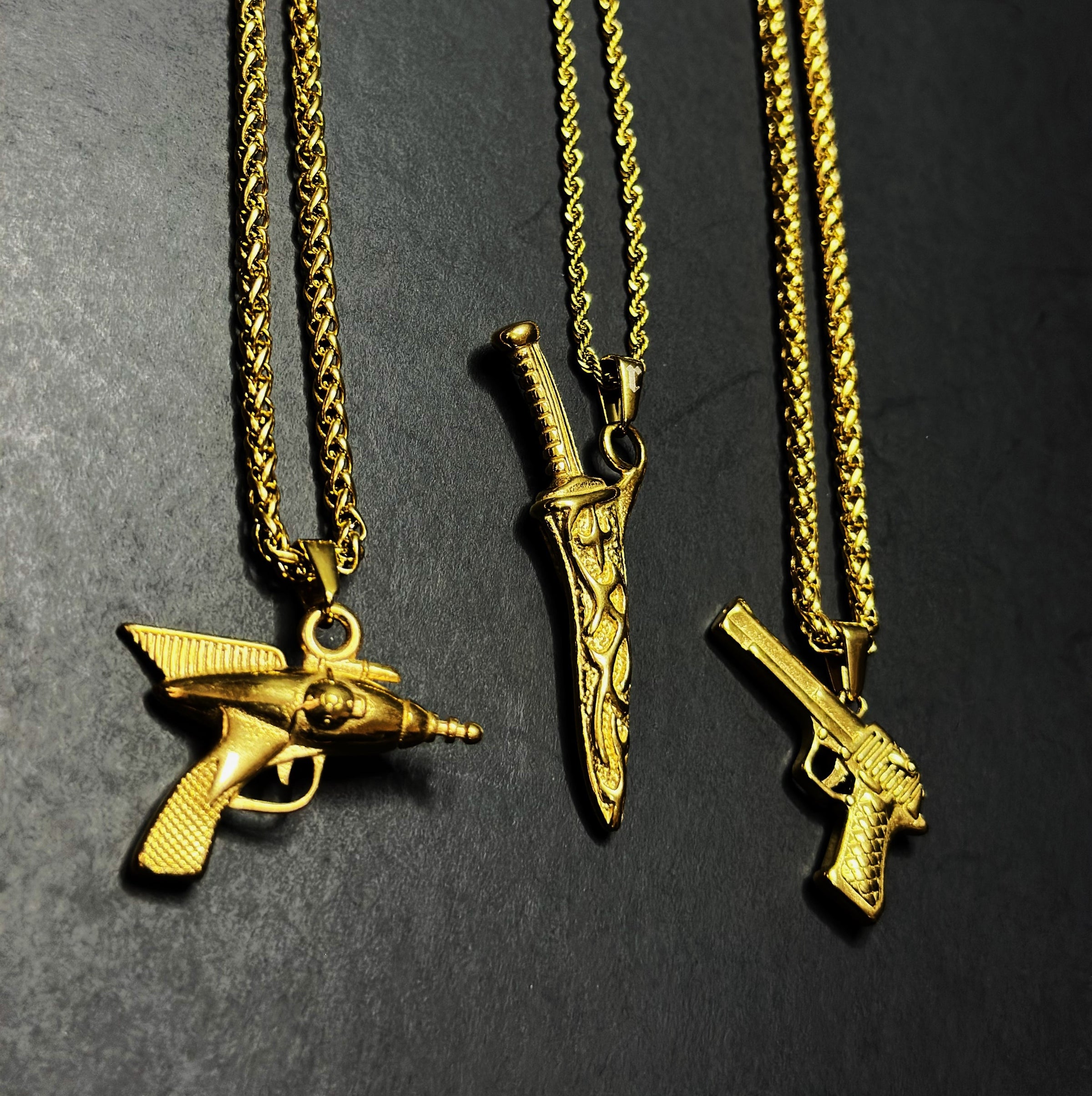 Chains x Pendants (Gold)